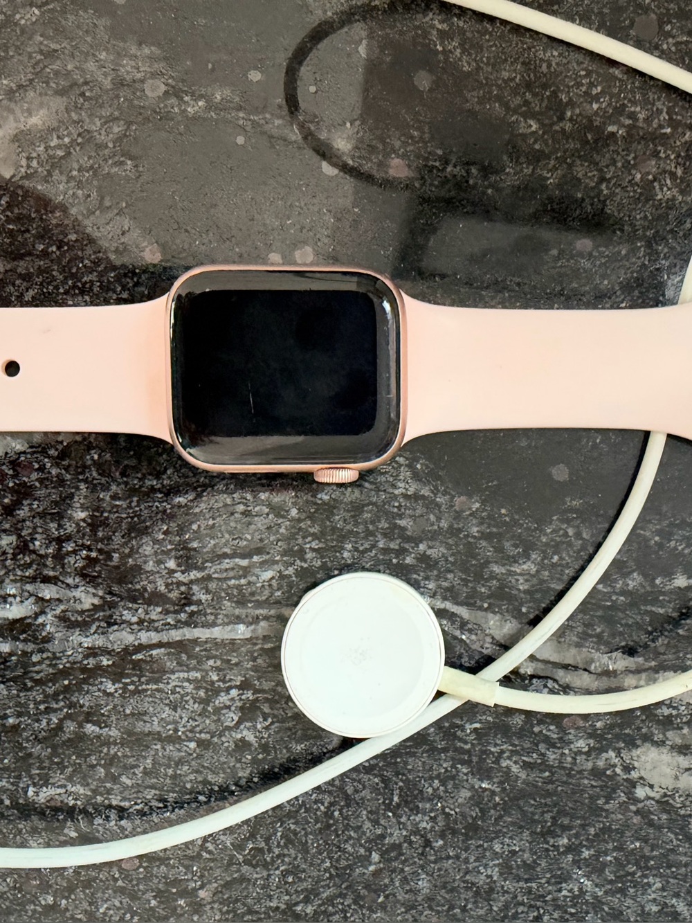 Watch Series 4 Gold Aluminum 40mm Pink Sand Sport Band & Black